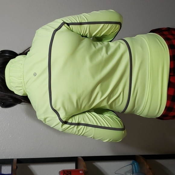 LULULEMON lime-green Neon Jacket, Size 4 - Picture 4 of 13